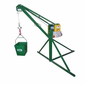Mini grua KTB 500kg para locação, usada em obras para içamento seguro de materiais leves.